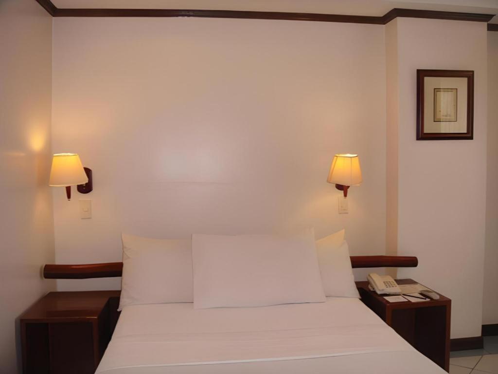 Soledad Suites Panglao Exterior foto