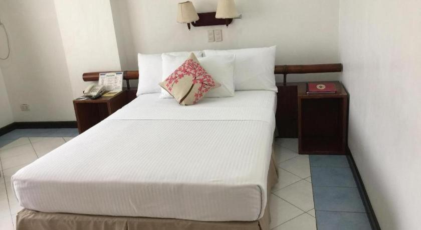 Soledad Suites Panglao Exterior foto